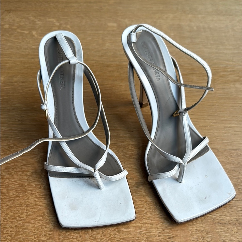 Bottega Veneta White Heeled Sandals with Minimalist Design